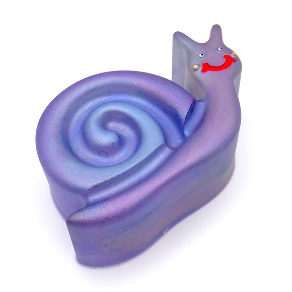 Handmade Resin Snail - Picture 3 of 8